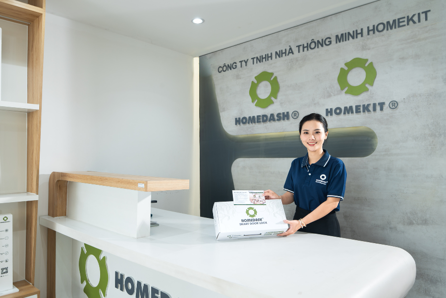 Phiếu bảo hành chính hãng HomeDash có dấu mộc và hướng dẫn kích hoạt bảo hành online